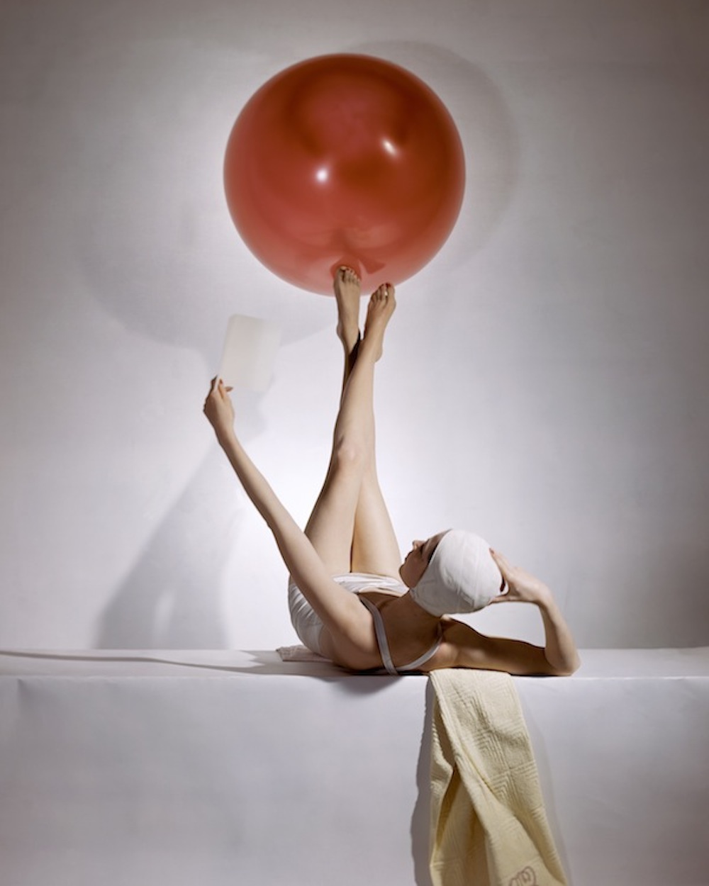 3._Summer_Fashions_American_Vogue_cover_15_May_1941__Conde_Nast_Horst_Estate