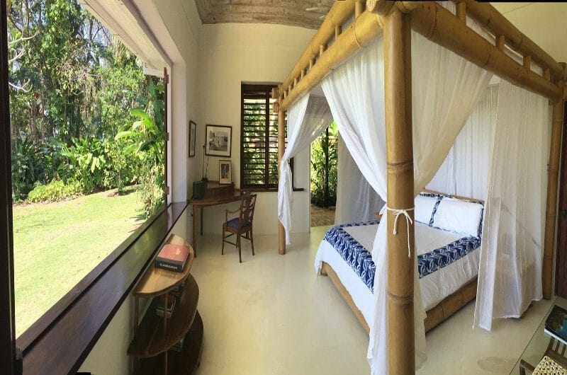 Ian Fleming bed in his Villa Goldeneye Jamaica