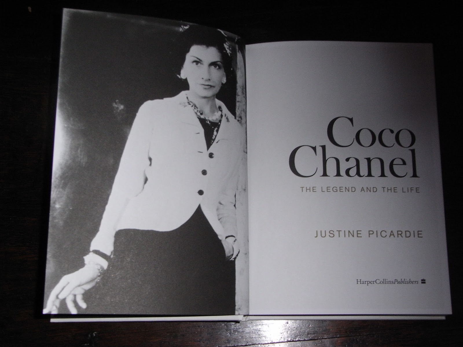 Coco Chanel - The Illustrated World of a Fashion Icon - New Mags