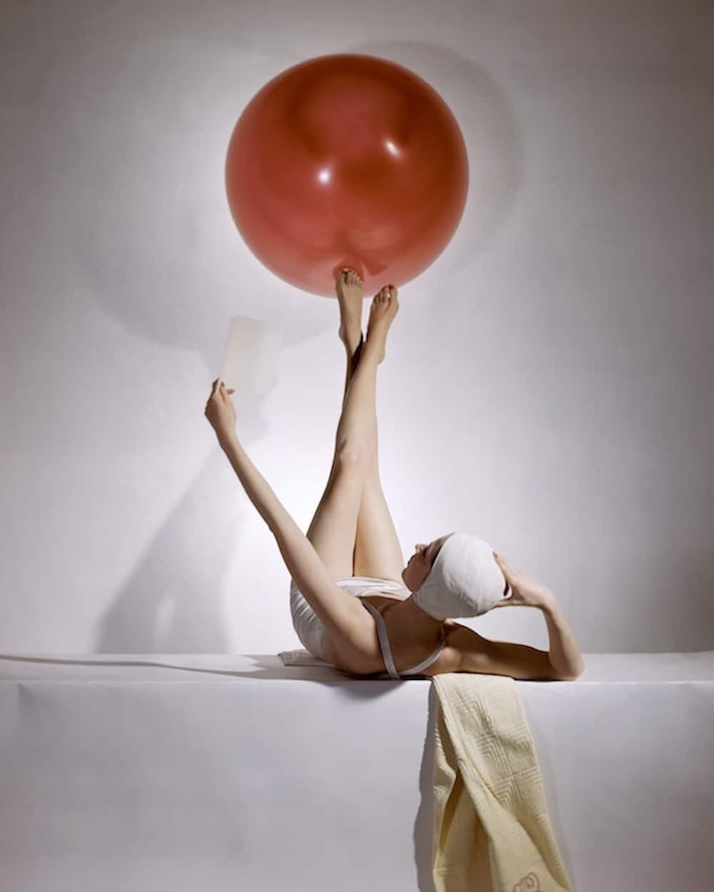 3._Summer_Fashions_American_Vogue_cover_15_May_1941__Conde_Nast_Horst_Estate