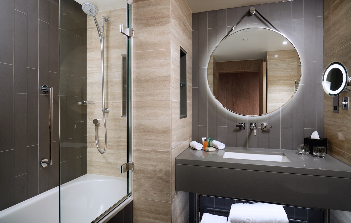 Hilton London Bankside Hotel Guestroom Bathroom