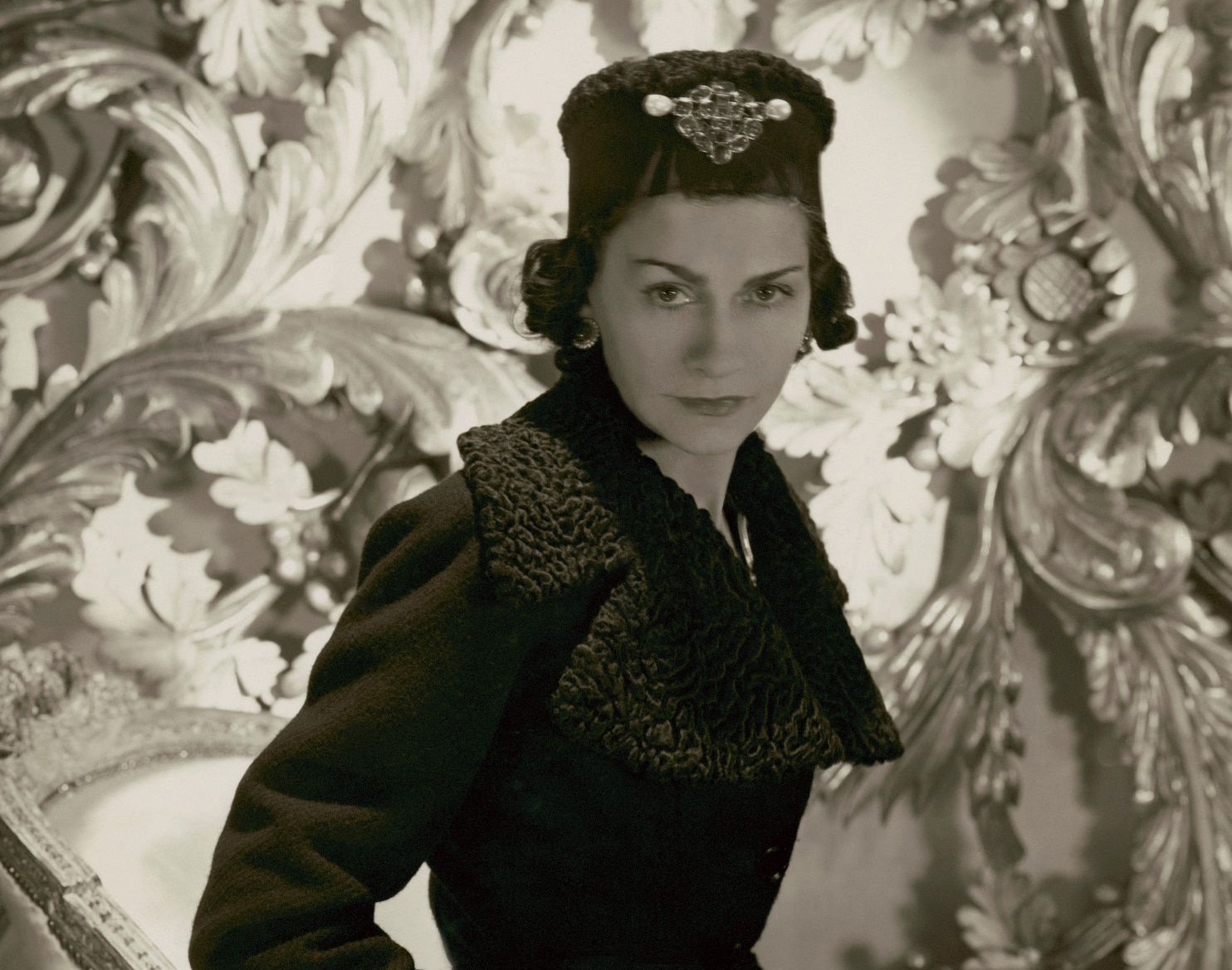 Currently Reading / Coco Chanel: The Legend, The Life-Illustration