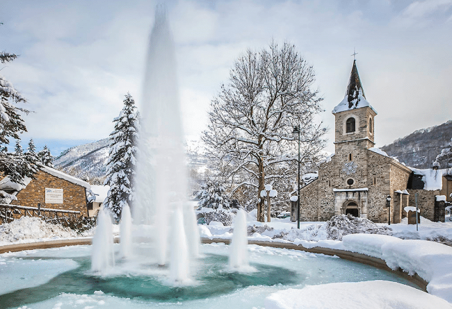 ski pyrenees mercure-hotel-saint-lary-sensoria-fontaine-eglise-