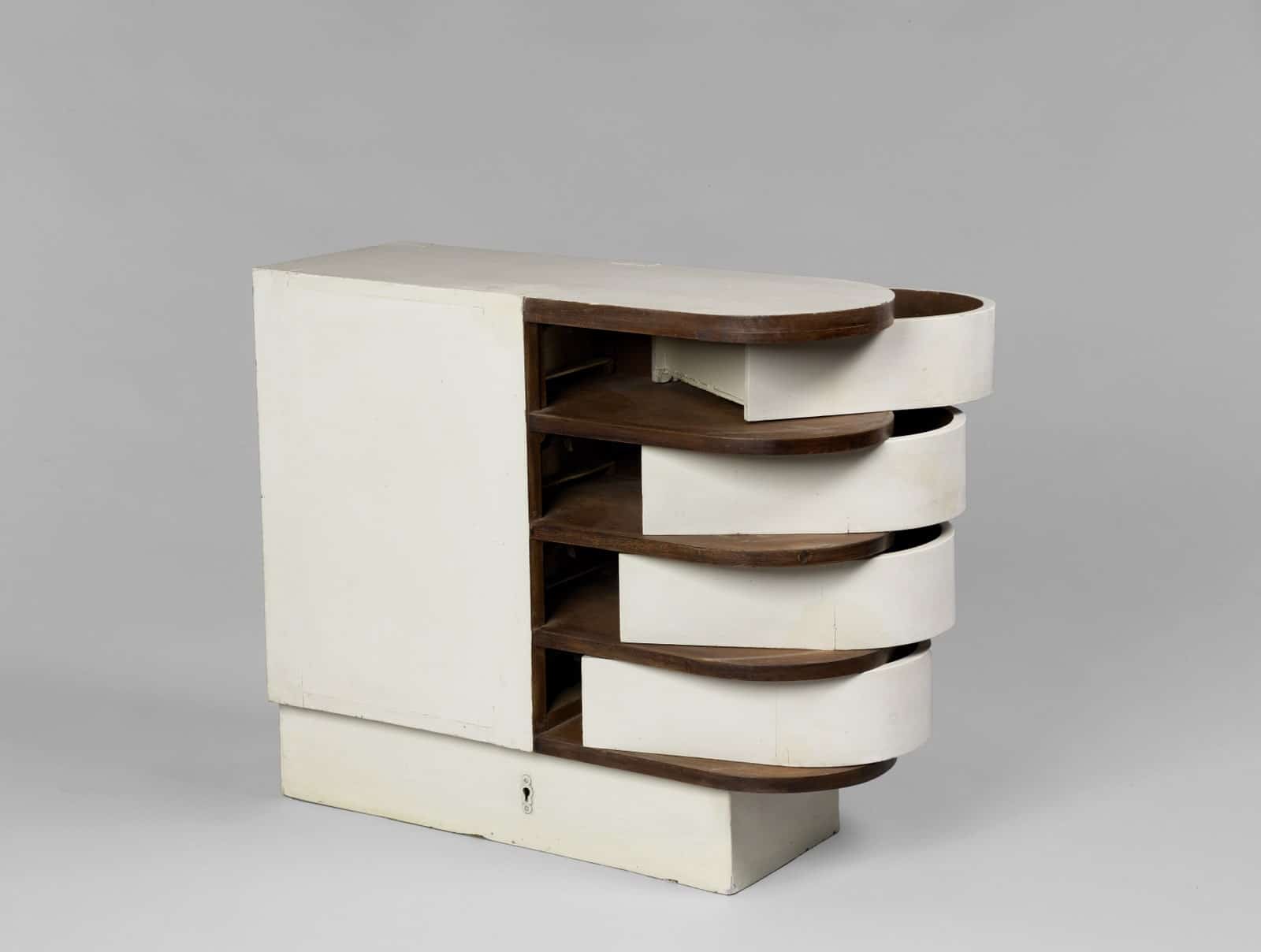 Eileen Gray Space saving drawers